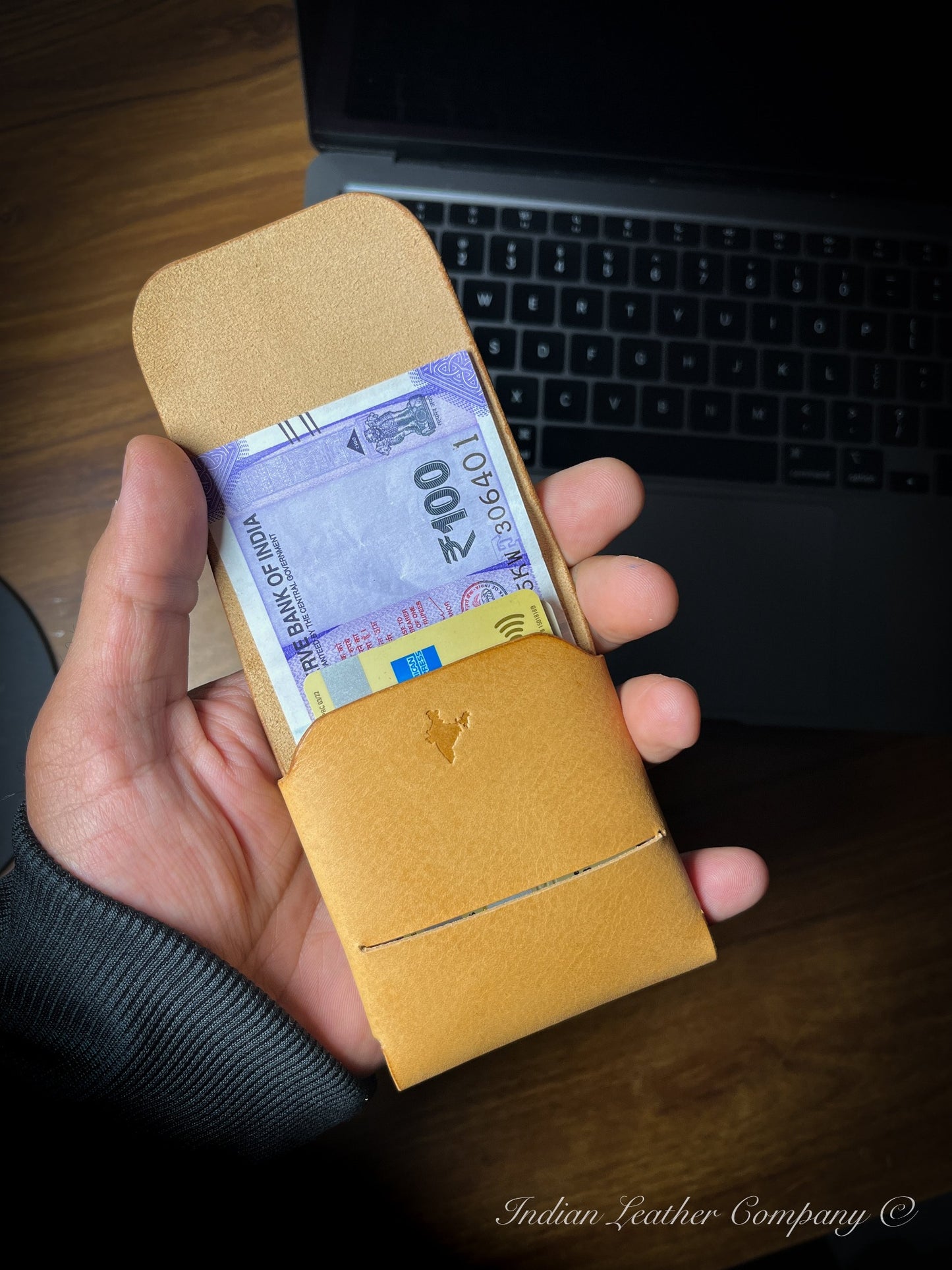 Stitchless cash wallet in Italian Leather