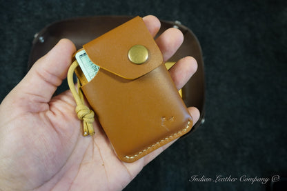 K2 Lite wallet, displaying 5 cards in a slots in elegant Italian leather